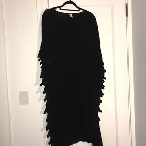 soft H&M black flowy caftan with cinched waist